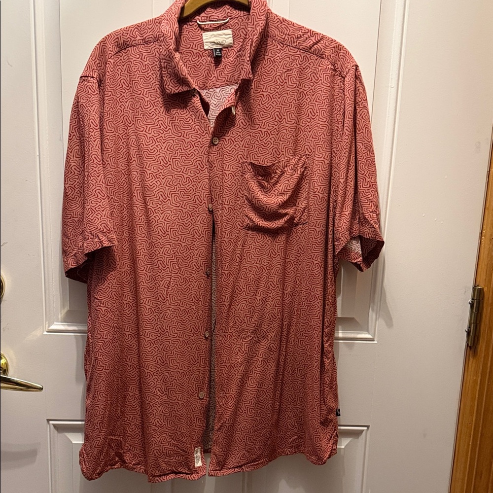 Men's Short-Sleeve Casual Button-Down Shirt in Rust Red Print
